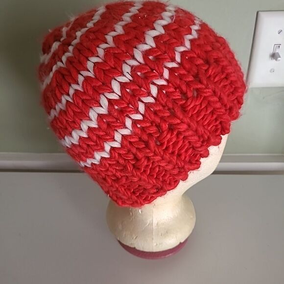 Red/White Knit Hat - Picture 2 of 5